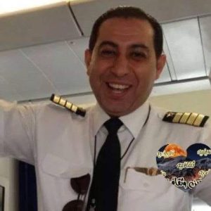 طيار مصر للطيران يرفض الإقلاع من مطار المدينة المنورة حتى حل مشكلة راكب مصري ووالدته